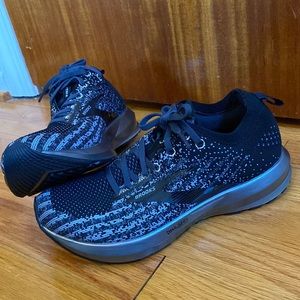 Brooks Women Levitate 2 Knit Running Shoe. Size 9. Medium (B) Width.